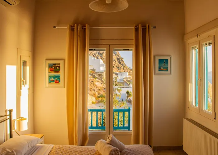 Sunset Breeze And Τούρλος